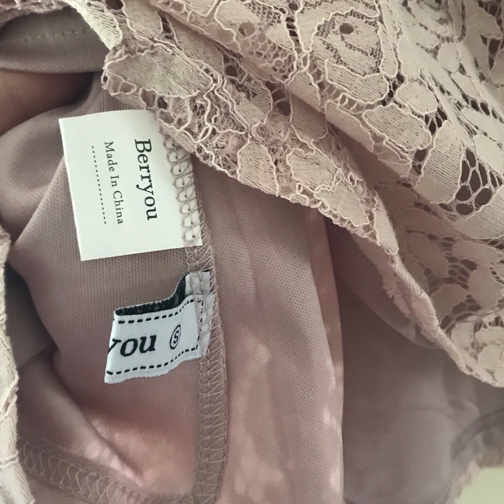 Berryou Sleeveless Lace Top Blush Size Small - Picture 5 of 5